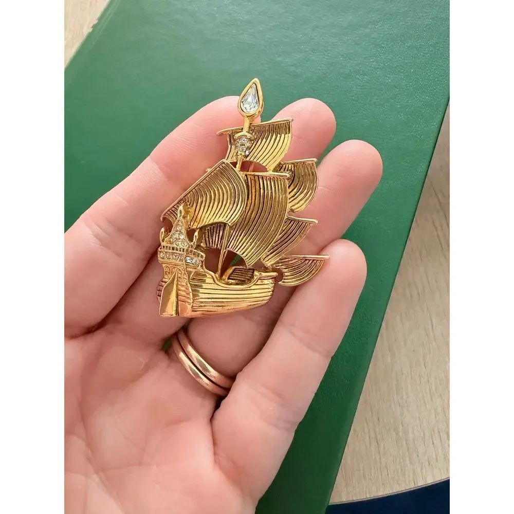 Disney Peter Pan Captain Hook Pirate Ship Brooch Pin Gold-Tone w/Crystals
